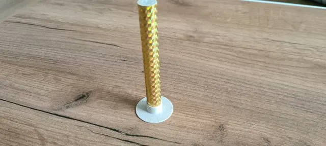 Cake fountain flat surface holder